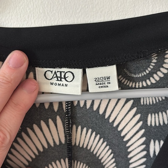 CATO Chic Black and Cream Geometric Blouse - Picture 2 of 5